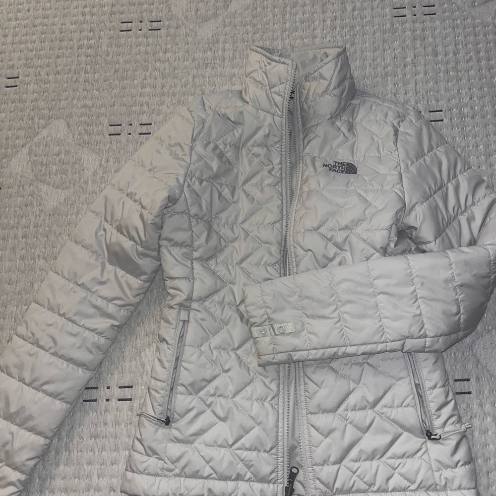 The North Face Women's Silver/White Puffer Jacket